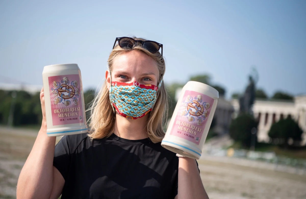 W sobotę, 19 września w Monachium powinien się zacząć Oktoberfest. Pierwszy raz od 70 lat Bawaria będzie musiała poradzić sobie bez największego na świecie święta piwa. Mieszkańcy szykują jednak alternatywne rozwiązania - pisze "Der Spiegel".