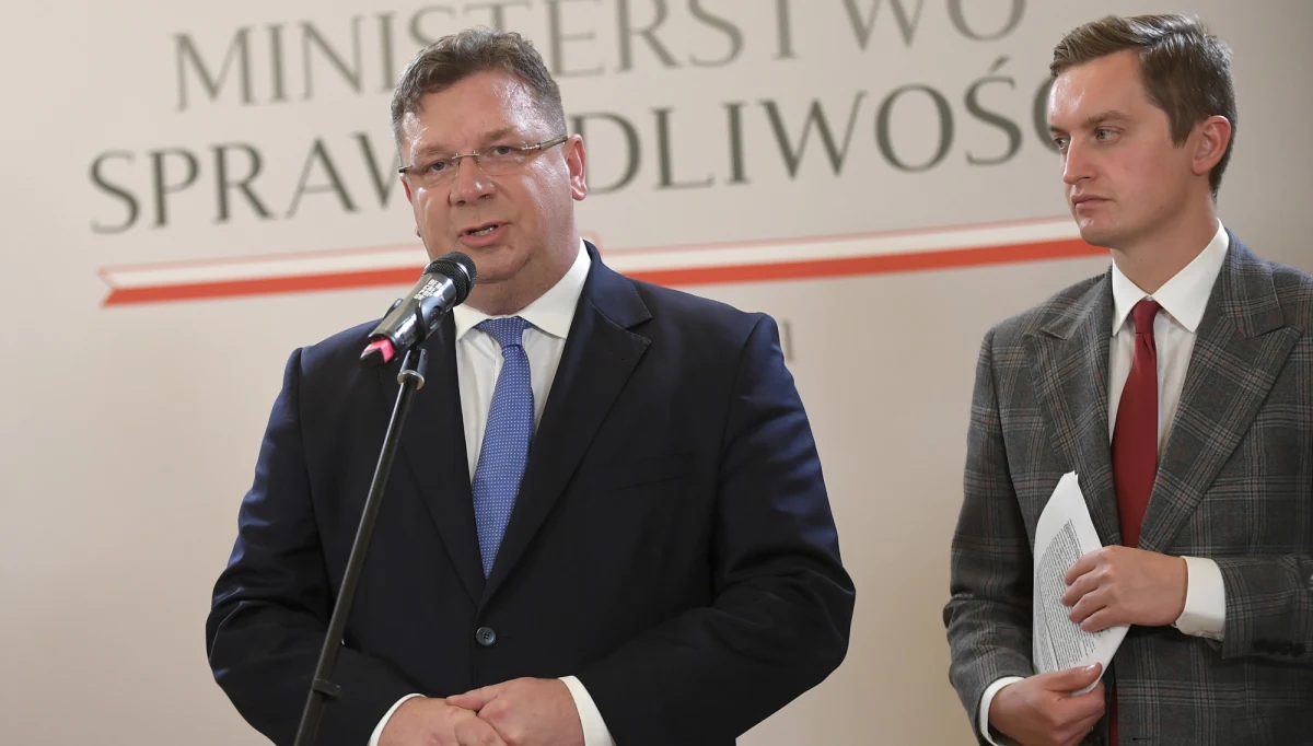 Przez pięć lat byliśmy lojalnym partnerem; gdyby ktoś próbował dzisiaj doprowadzić do dymisji Zbigniewa Ziobry to zrobiłby prezent dla Platformy Obywatelskiej - mówił wiceprezes Solidarnej Polski, wiceminister sprawiedliwości Michał Wójcik.