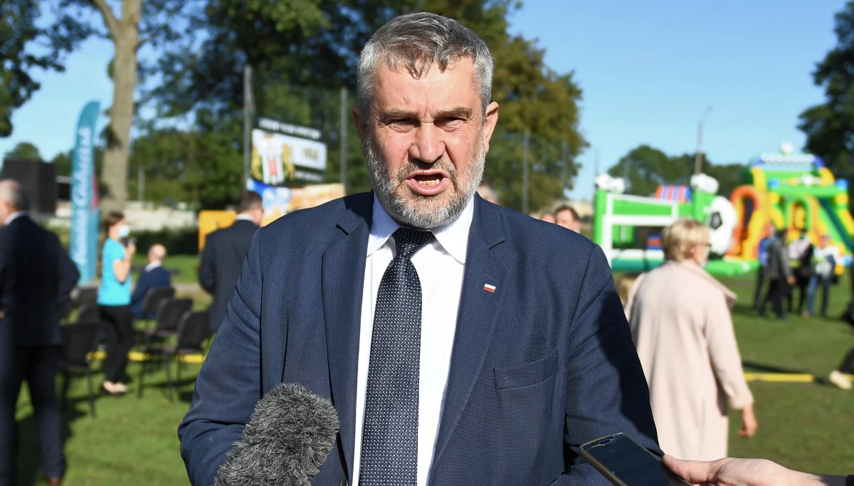 Ministrem się bywa, a rolnicy jako najważniejsi recenzenci mojej pracy oceniają mnie pozytywnie - powiedział w Waplewie Wielkim na Pomorzu minister rolnictwa Jan Krzysztof Ardanowski, jeden z posłów PiS zawieszonych w prawach członków partii za sprzeciw wobec noweli ustawy o ochronie zwierząt. 