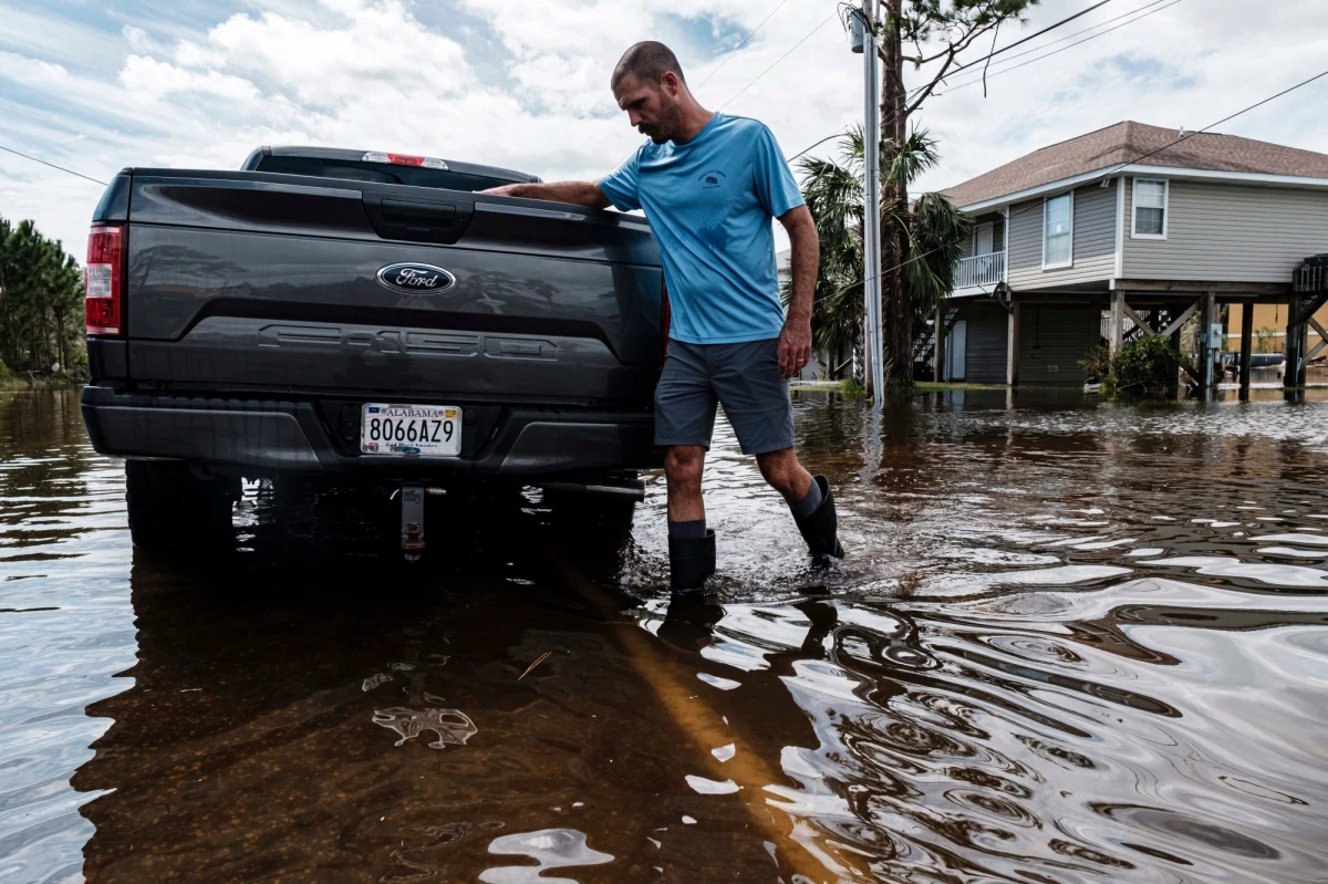 Rekordowy, "szalony" sezon huraganów na Atlantyku spowodował, że zabrakło tradycyjnych imion dla burz. Amerykańscy naukowcy zaczęli nazywać zjawiska literami greckiego alfabetu. Burza Alfa pojawiła się u wybrzeży Portugalii.
