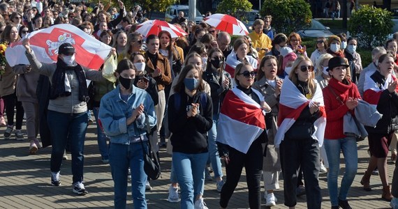 342 nazwiska są na liście centrum praw człowieka Wiasna, gromadzącego dane zatrzymanych podczas sobotniego protestu kobiet w Mińsku. Część osób – jak poinformowały media niezależne – już wypuszczono z komisariatów.