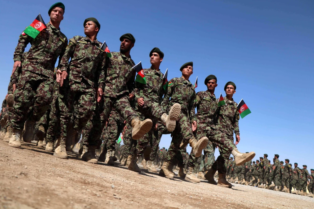 "30 talibów zostało zabitych w ataku afgańskiego lotnictwa w Khan Abad w prowincji Kunduz na północy kraju" - podało ministerstwo obrony Afganistanu. Według lokalnych władz zginęło również 12 cywilów.