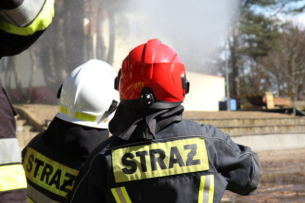 Pożar w Chojnowie. Ogień odciął drogę ucieczki 3 osobom