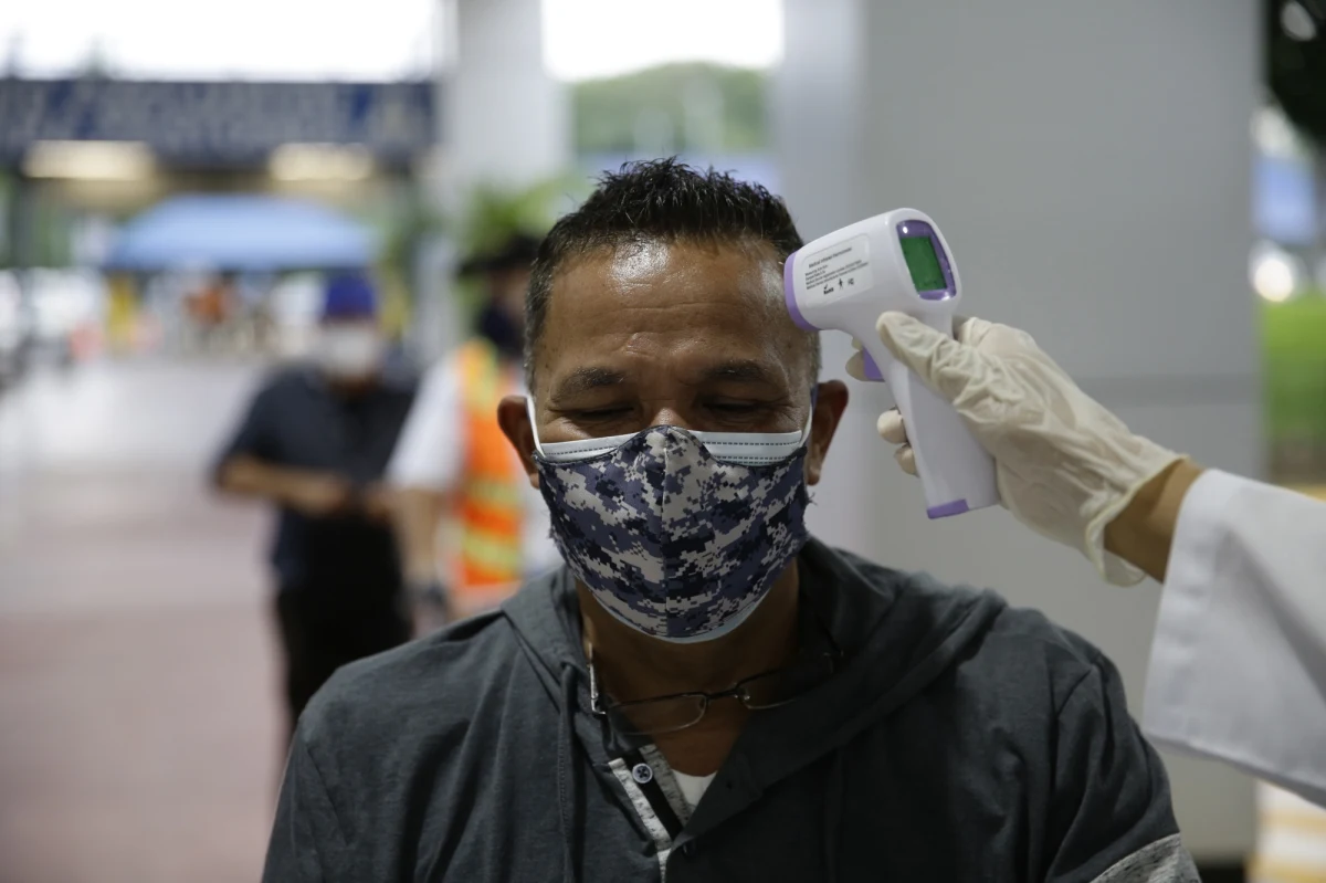 Wielka Brytania znajduje się w punkcie krytycznym w kwestii epidemii koronawirusa i jeśli ludzie nie będą przestrzegać rządowych wytycznych, może zostać wprowadzona kolejna ogólnokrajowa blokada - ostrzegł w niedzielę minister zdrowia Matt Hancock.