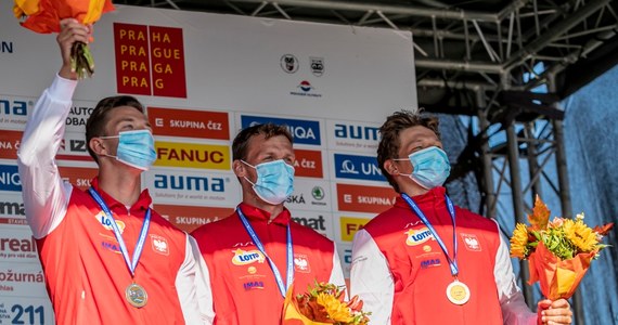 Grzegorz Hedwig, Kacper Sztuba i Szymon Zawadzki wywalczyli w drużynowym C1 brązowy medal mistrzostw Europy w kajakarstwie górskim! Zwyciężyli Słoweńcy, ze srebra cieszą się Irlandczycy.