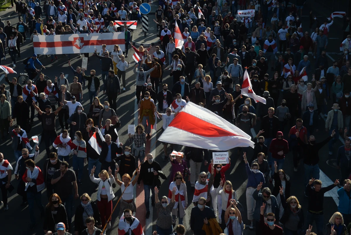Masowe zatrzymania przeciwników reżimu Alaksandra Łukaszenki na Białorusi. Według Centrum Praw Człowieka Wiasna, w trakcie protestu w Mińsku służby zatrzymały co najmniej 152 demonstrantów, zaś na manifestacjach poza stolicą: co najmniej 64 protestujących.