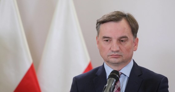 Przemysław Czarnek albo Małgorzata Wassermann mogliby stanąć na czele resortu sprawiedliwości, jeśli w wyniku koalicyjnego kryzysu w Zjednoczonej Prawicy zdymisjonowany zostanie Zbigniew Ziobro. Kandydatury Wassermann i Czarnka pojawiają się w medialnych spekulacjach najczęściej - nie są jednak na giełdzie nazwisk jedyne.