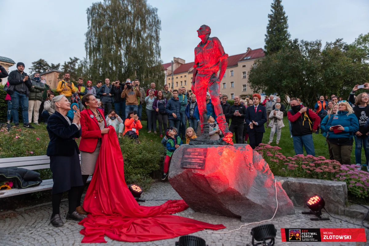 Sobota 19 września br. na 25. Jubileuszowym Festiwalu Górskim upłynęła pod znakiem Andrzeja Zawady, legendarnego kierownika wypraw w Himalaje i Karakorum w latach 70 i 80. Dzięki jego wizjonerstwu, upartości i determinacji możliwe były wszystkie największe sukcesy polskiego himalaizmu, szczególnie himalaizmu zimowego. 