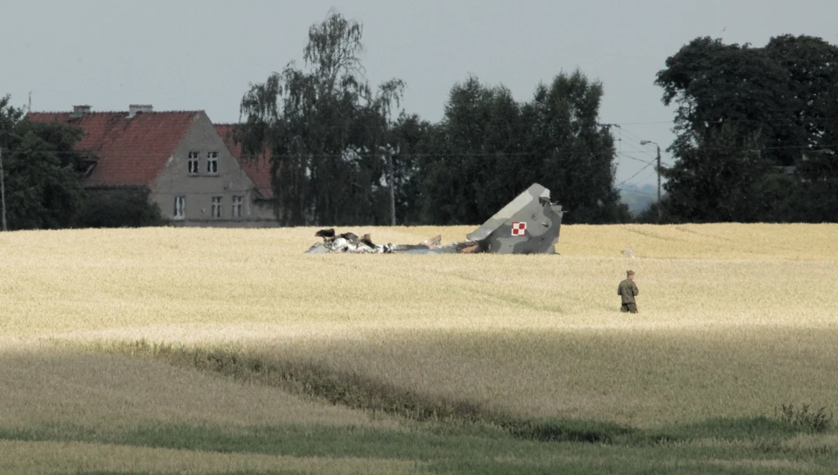 ​Trzy osoby zostały oskarżone o narażenie pilotów Sił Powietrznych RP na niebezpieczeństwo utraty życia w związku z katastrofą samolotu MiG-29 pod Pasłękiem. To osoby odpowiedzialne za produkcję fotela katapultowego maszyny.