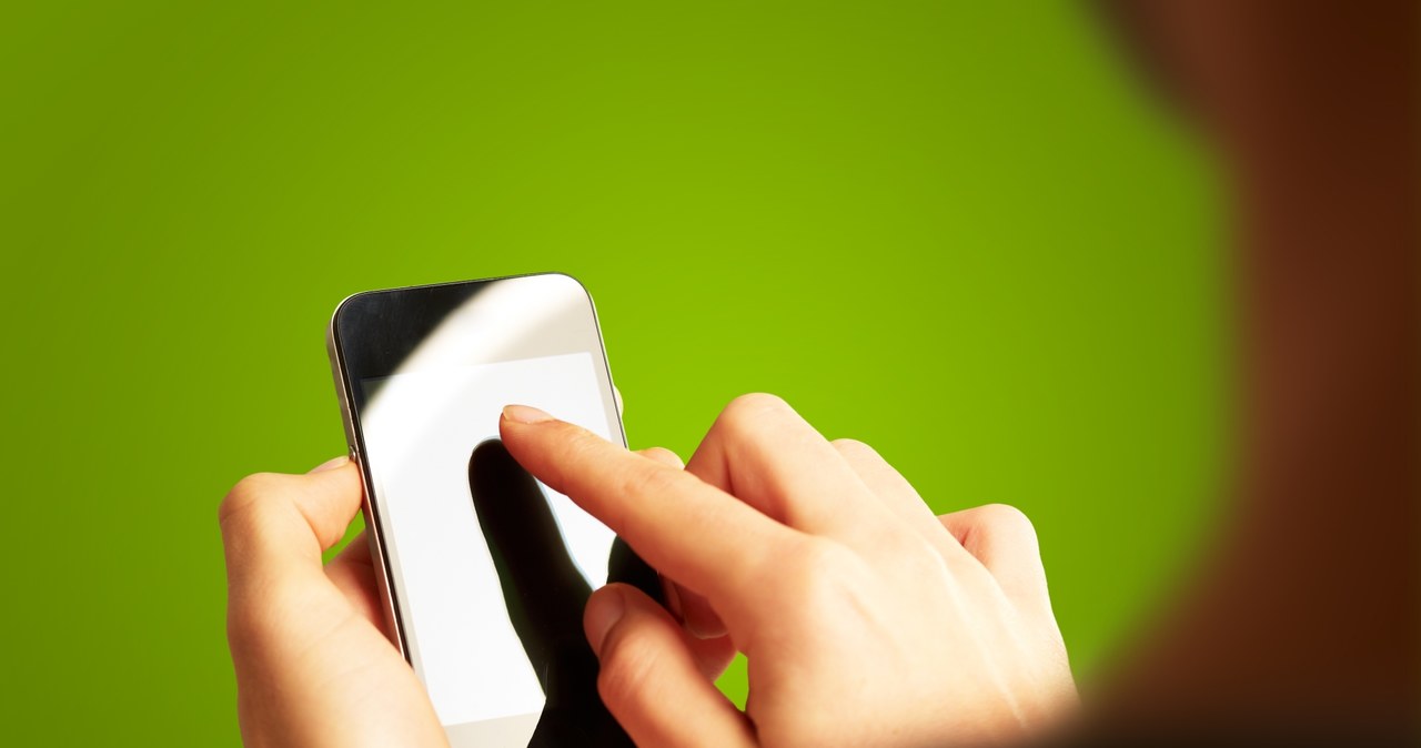 Nowe informacje na etykietach telefonów. Od czerwca telefony posłużą nam dłużej