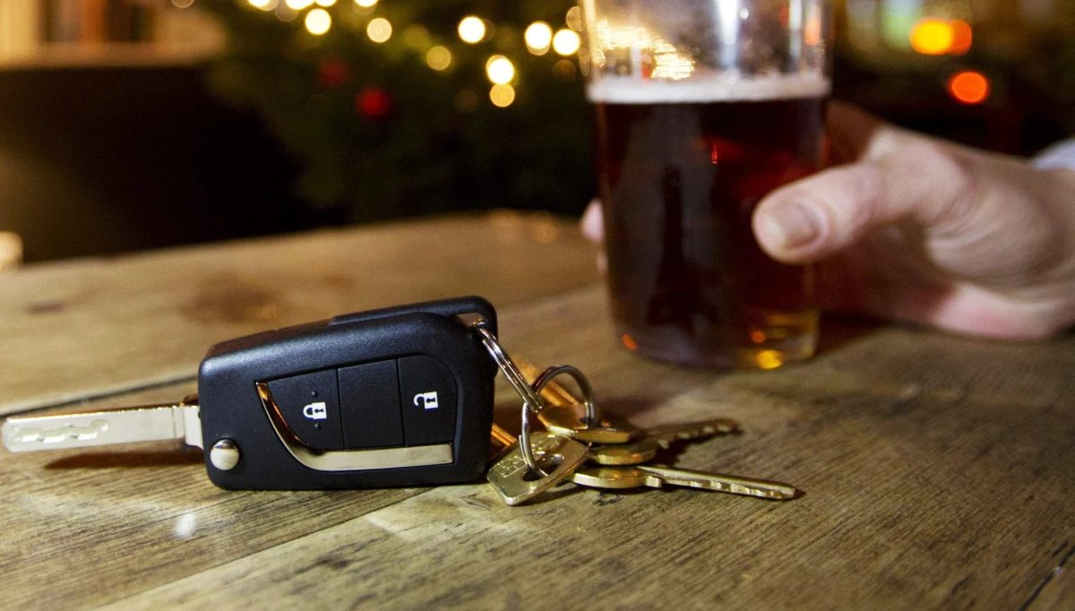 Pijana matka z 2-letnim synkiem przyjechała samochodem do marketu w Teresinie na Mazowszu. Podczas wsiadania do auta upuściła dziecko. Kobietę zatrzymał zaniepokojony jej zachowaniem mężczyzna. Nie pozwolił jej odjechać i wezwał policję. 