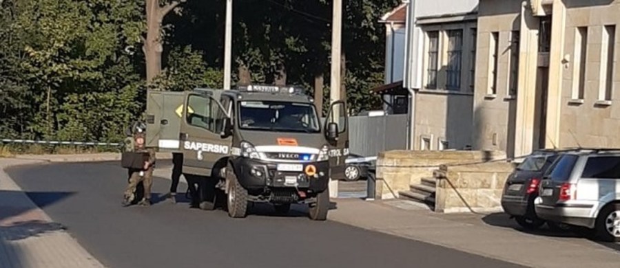 Prokuratura zajęła się sprawą pary, która przyniosła na Komendę Powiatową Policji w Lubaniu na Dolnym Śląsku dwa granaty moździerzowe. Trzeba było ewakuować funkcjonariuszy i okolicznych mieszkańców. 