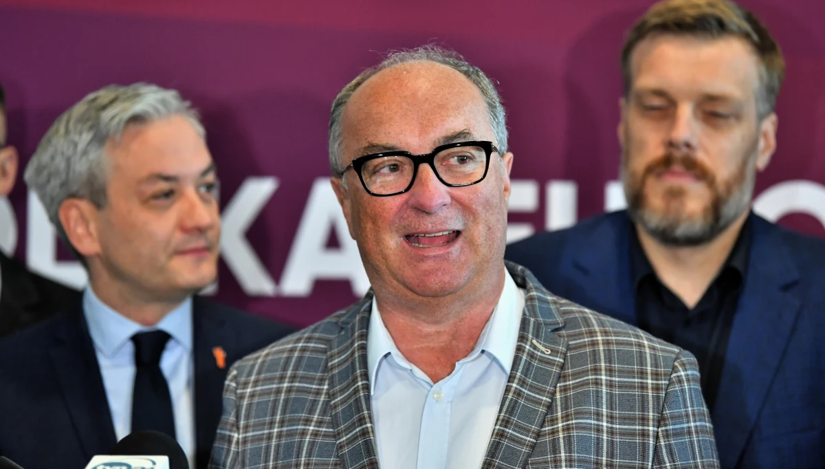 Z obecnej sytuacji politycznej wynika, że powinien nastąpić prawdziwy koniec walk na opozycji, może bowiem dojść na przykład do przyspieszonych wyborów parlamentarnych - ocenił wicemarszałek Sejmu, szef SLD Włodzimierz Czarzasty. Opowiedział się za ścisłą współpracą opozycji. 