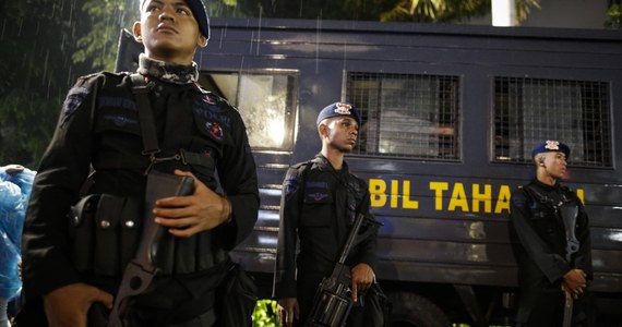 ​Brutalne zabójstwo w Dżakarcie w Indonezji. Kobieta zwabiła do swojego mieszkania młodego mężczyznę. Tam został zabity i poćwiartowany. Policja znalazła ciało ofiary w 11 częściach.