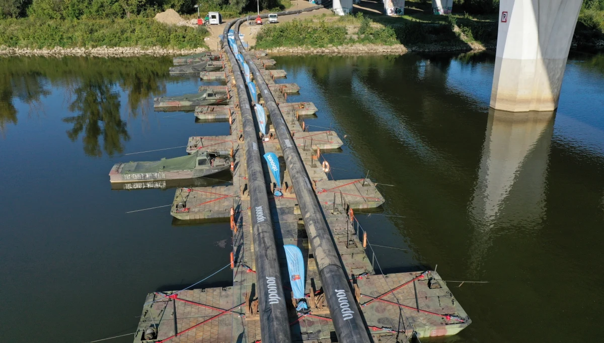 Tymczasowy rurociąg jest gotowy i działa. Od niedzieli ścieki z lewobrzeżnych dzielnic miasta nie trafiają już do Wisły - poinformował prezydent Warszawy Rafał Trzaskowski. Podkreślił jednak, że problem zostanie rozwiązany kompleksowo dopiero w przyszłym roku.