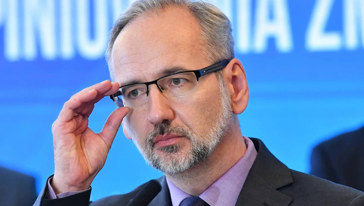 Noszenie maseczek ma sens, dystans społeczny ma sens. Pamiętajmy o tym i przypominajmy innym - zaapelował minister zdrowia Adam Niedzielski. Liczba zakażeń koronawirusem przekroczyła psychologiczną barierę tysiąca dziennie i będzie - stwierdził. 