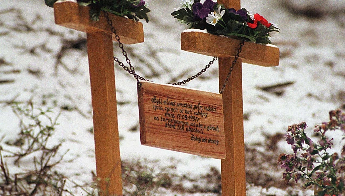 Jest przełom w sprawie morderstwa dwojga studentów w Górach Stołowych. Ich ciała znaleziono 27 sierpnia 1997 roku na Narożniku. Przez lata szukano sprawców, jednak śledztwo było bardzo trudne. Jak podaje "Gazeta Wyborcza", policjanci znaleźli pistolet, z którego zastrzelono młodych ludzi.