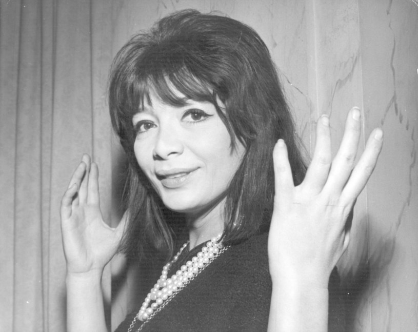 "Juliette Greco, Ikona francuskiej piosenki, a także znana aktorka, zmarła w środę w wieku 93 lat" - poinformowała jej rodzina.