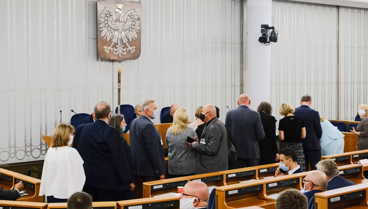 Przedstawiciele branż hodowlanej, futrzarskiej, cyrkowej, schronisk dla zwierząt i organizacji zajmujących się ochroną zwierząt przedstawili w środę na wysłuchaniu publicznym zorganizowanym przez senacką Komisję Ustawodawczą swe stanowiska w kwestii zmian zawartych w noweli ustawy o ochronie zwierząt.