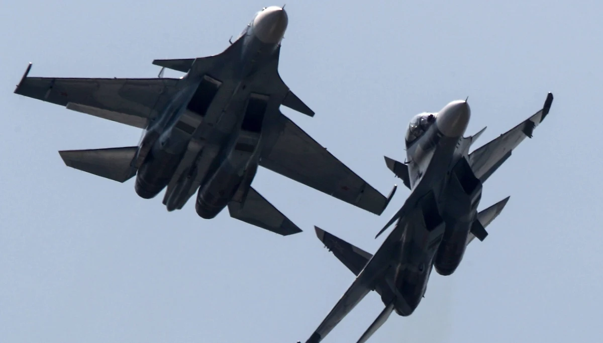 ​Rosyjski myśliwiec Su-30, który we wtorek rozbił się w rejonie Tweru, według wstępnych ustaleń został przypadkowo zestrzelony podczas ćwiczeń przez inną maszynę - podała agencja TASS, powołując się na źródło w służbach ratunkowych.