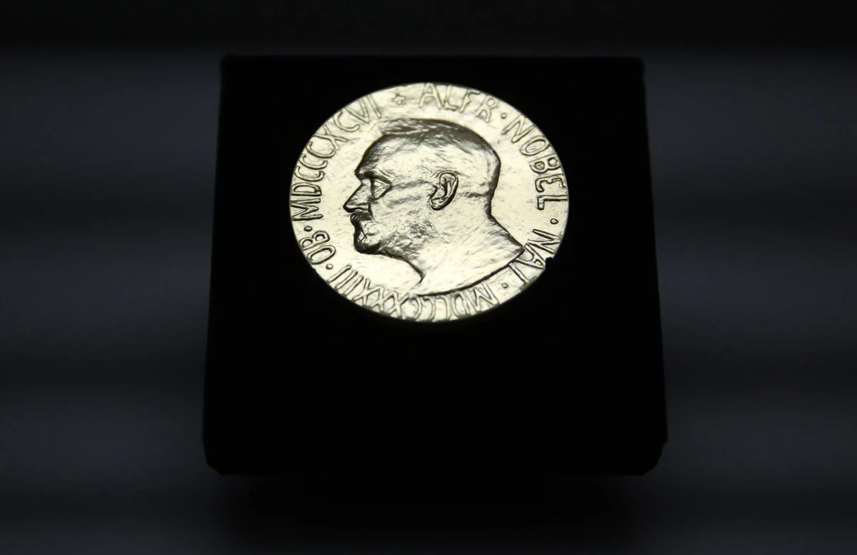 ​Wartość pieniężna Nagrody Nobla wzrośnie od tego roku o 1 mln koron (95 tys. euro) - poinformowała w czwartek Fundacja Noblowska. Oznacza to, że laureat każdej z sześciu dziedzin otrzyma po 10 mln koron (950 tys. euro).