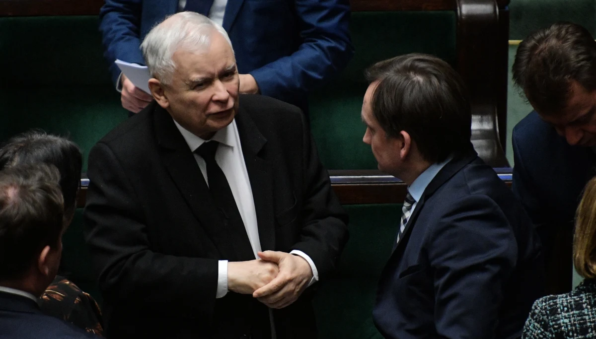 Głosowanie za odrzuceniem ewentualnego weta prezydenta wobec "Piątki dla zwierząt": to jeden z warunków, jakie Jarosław Kaczyński przedstawił Zbigniewowi Ziobrze - ustalił nieoficjalnie nasz dziennikarz. Prezes Prawa i Sprawiedliwości chce również, by Solidarna Polska głosowała zgodnie z jego wytycznymi w sprawie senackich poprawek do tej ustawy, gdy w październiku wróci ona do Sejmu. 