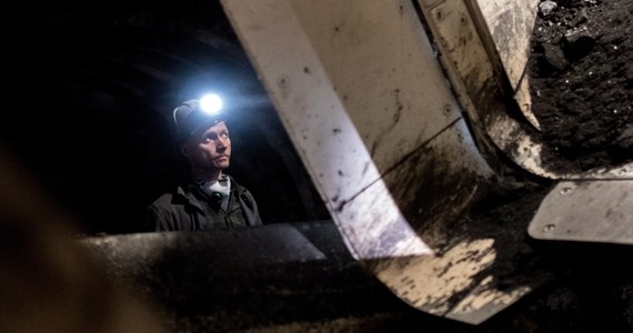 177 górników protestuje obecnie pod ziemią w kopalniach – przekazała Polska Grupa Górnicza. Nadal, mimo prowadzonych negocjacji, brak jest porozumienia między związkowcami a rządową delegacją. 
W Katowicach zebrały się dwa zespoły, które mają pracować nad rozwiązaniami dla kopalń. 