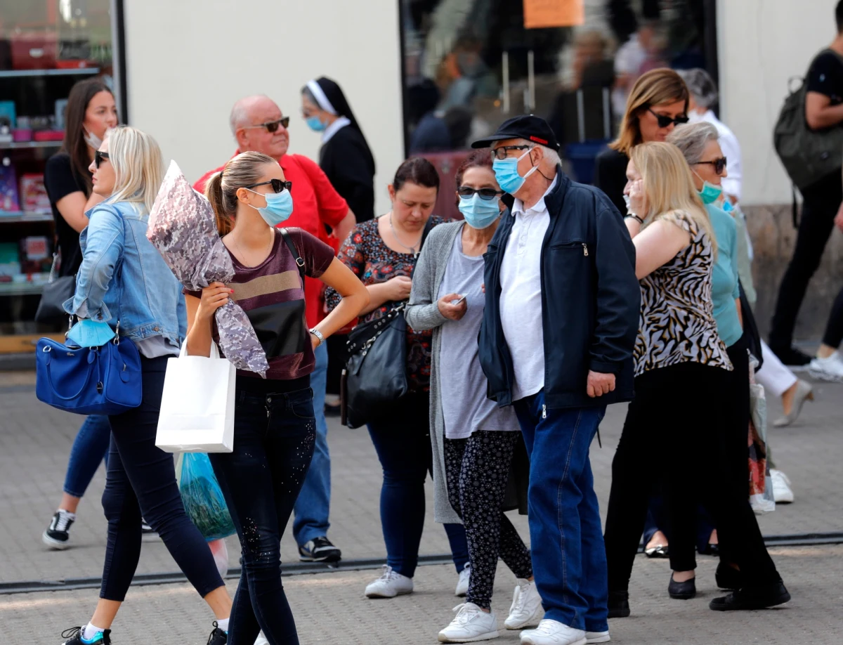 Minister zdrowia zaproponuje nowe obostrzenia dot. spotkań w strefach czerwonych i żółtych. Jak zapowiedział rzecznik resortu zdrowia Wojciech Andrusiewicz, propozycje mają być przedstawione w przyszłym tygodniu.