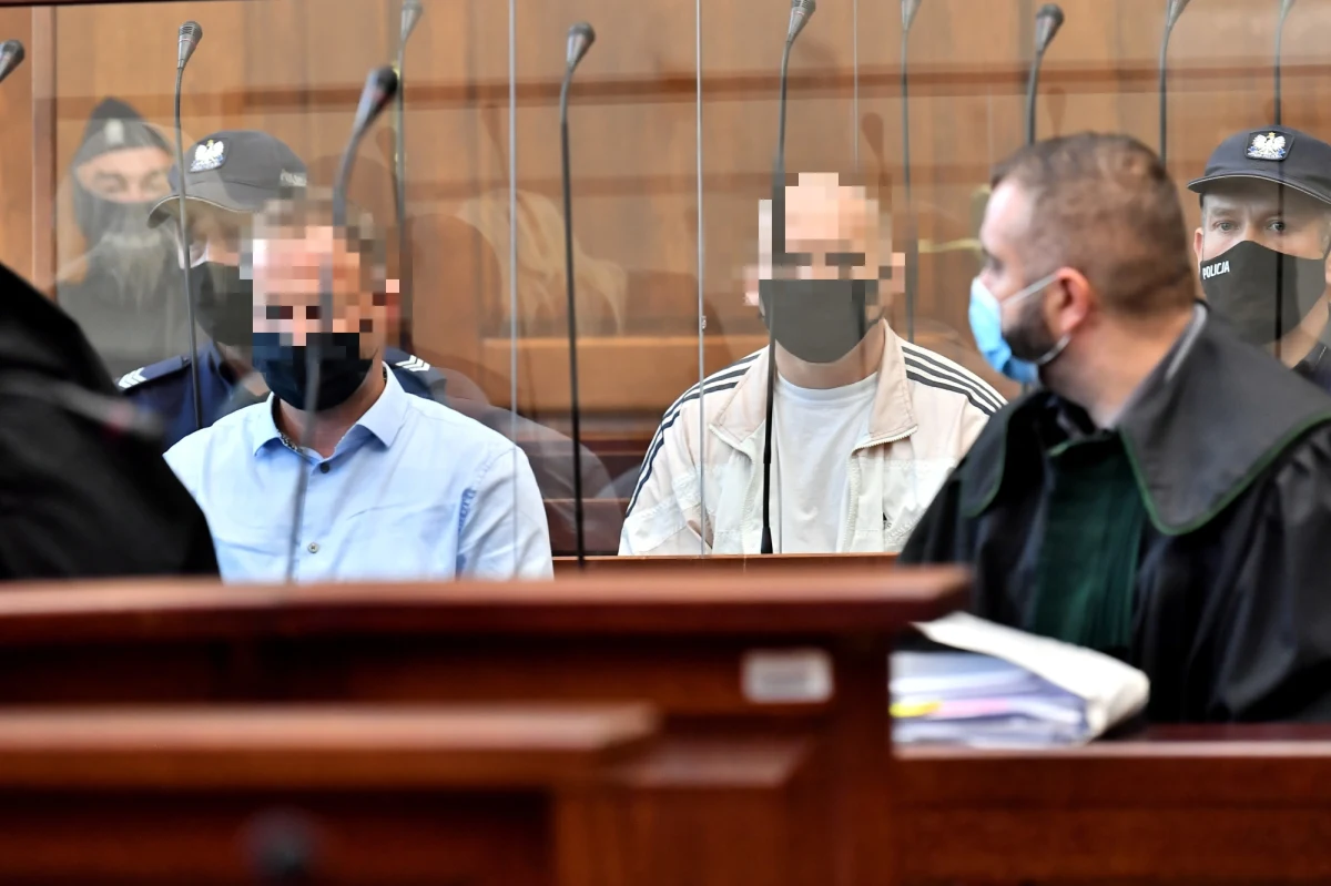 Sąd Okręgowy we Wrocławiu wydał wyrok w sprawie głośnej zbrodni w Miłoszycach. Oskarżeni o gwałt i zabójstwo 15-latki Ireneusz M. oraz Norbert Basiura zostali skazani na 25 lat więzienia i pozbawieni praw publicznych na 10 lat. Wyrok nie jest prawomocny. Obrońcy mężczyzn zapowiedzieli odwołanie. W sprawie wcześniej niesłusznie skazano Tomasza Komendę, który w więzieniu spędził 18 lat. Mężczyzna został uniewinniony. 