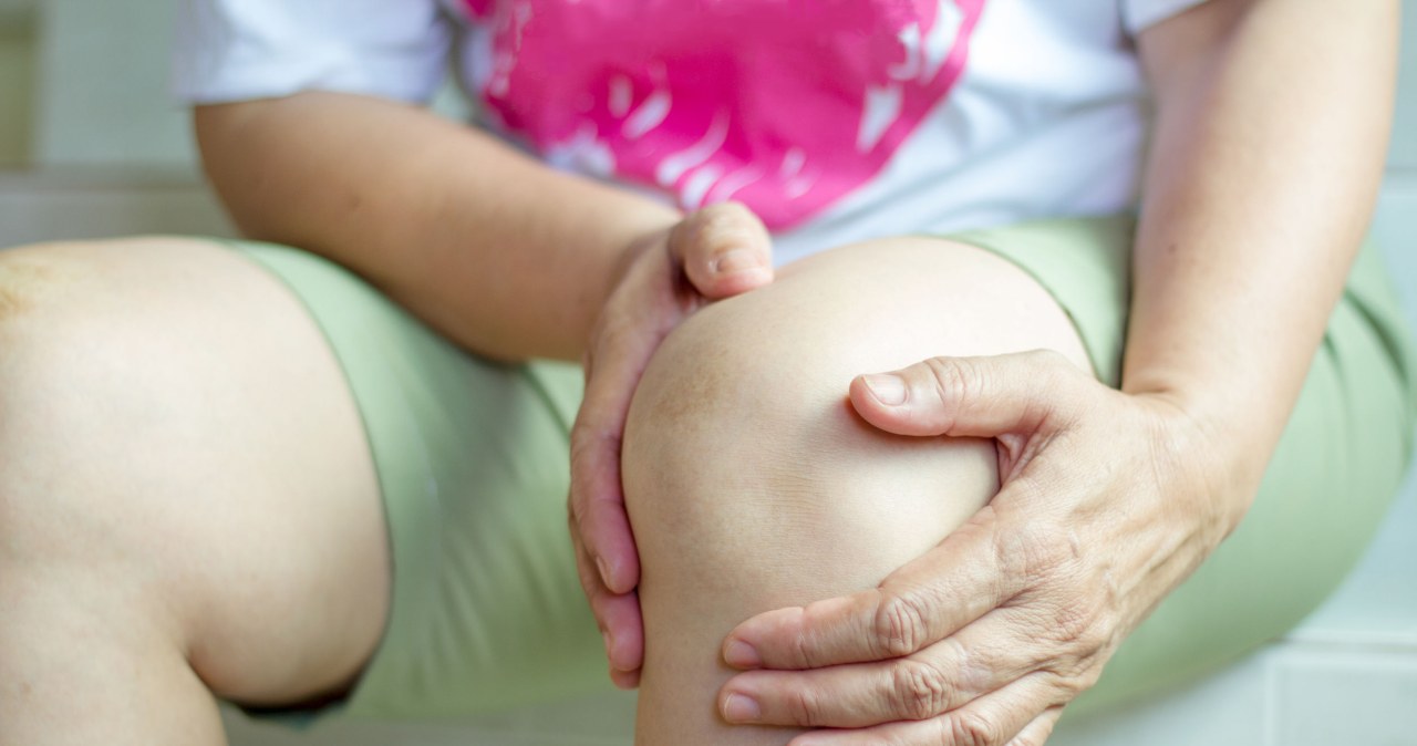 Klikanie i trzaskanie w stawie kolanowym. To nie zawsze powód do niepokoju