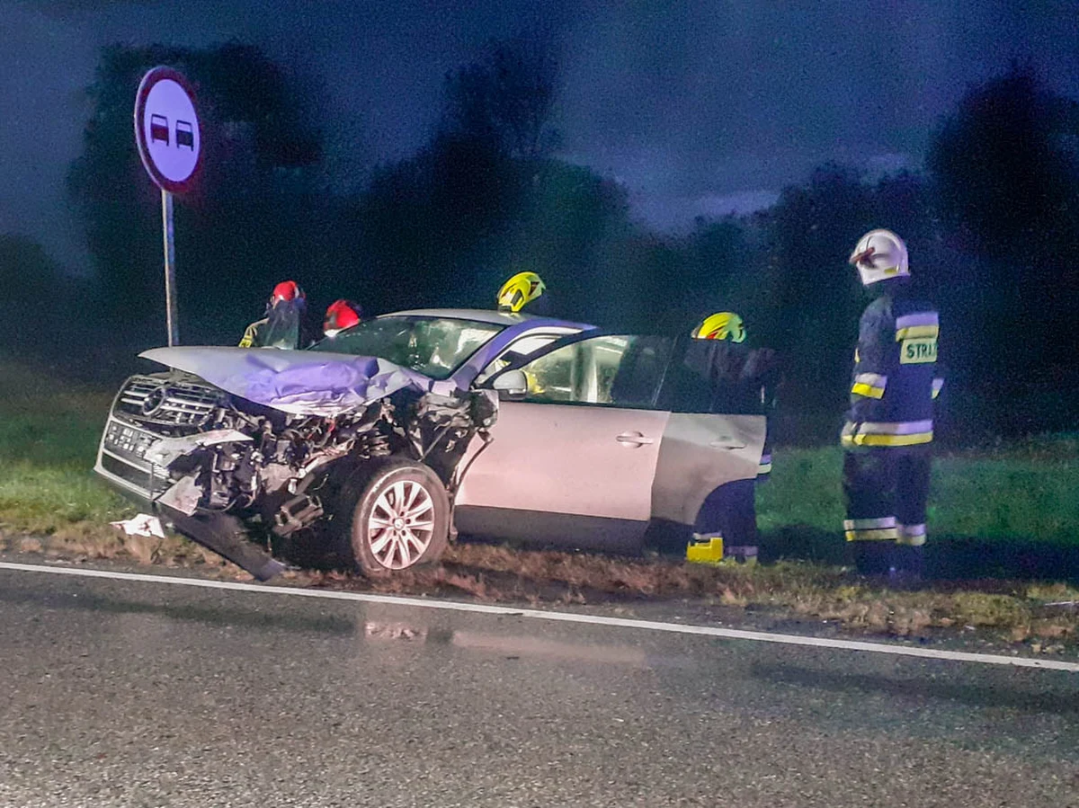 Jedna osoba została ranna w wypadku, do którego w piątek wieczorem doszło na Opolszczyźnie. Zdjęcia dostaliśmy na Gorącą Linię RMF FM. 