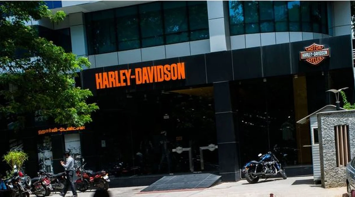 Amerykańska firma Harley Davidson ogłosiła wycofanie się z największego rynku motocyklowego na świecie. W piątek rozpoczęła redukcję personelu w Indiach. Harley Davidson przegrał rywalizację z indyjskimi producentami tańszych motocykli oraz wysokimi cłami - piszą media.
