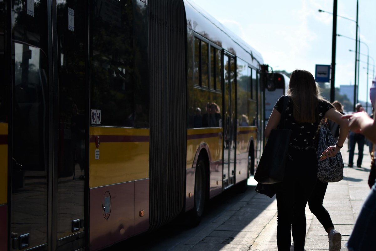 Miejski autobus potrącił 10-letnie dziecko na ul. Świętego Wincentego na Targówku w Warszawie. Informację z Gorącej Linii RMF FM potwierdziła policja. 
