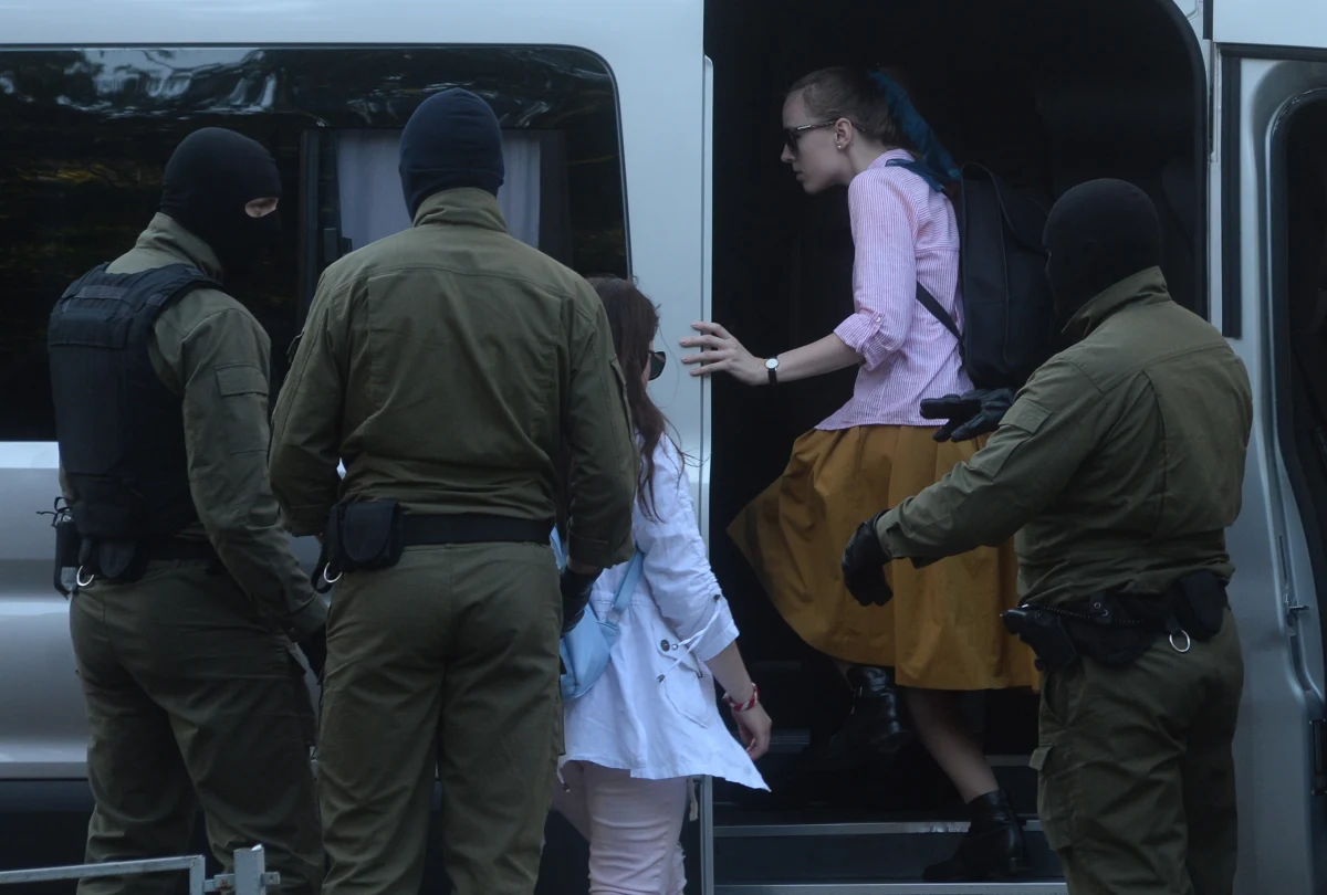 O zatrzymaniu co najmniej czterech dziennikarek białoruskich mediów niezależnych podczas sobotniego protestu kobiet w Mińsku poinformowały ich redakcje. Są to reporterki telewizji Biełsat, Naszej Niwy, portalu TUT.by i Euroradia.