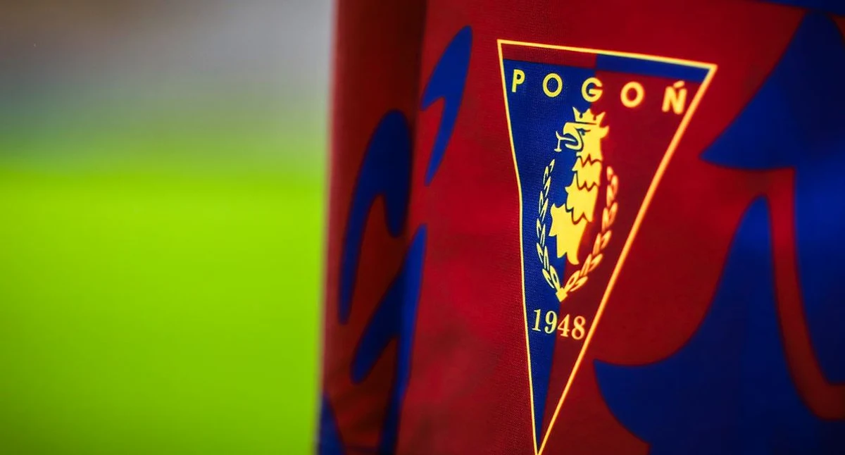 U 21 piłkarzy Pogoni Szczecin, dwóch trenerów, czterech przedstawicieli sztabu oraz trzech pracowników administracyjnych - przeprowadzone testy wykazały obecność Covid-19. "Trudna sytuacja, w której znalazł się klub, ma miejsce pomimo stosowania się do zaleceń komisji medycznej, a także wdrażania własnych działań profilaktycznych" - informuje Pogoń w niedzielnym komunikacie. Z kolei siatkarze Vervy Warszawa Orlen Paliwa nie rozegrają w niedzielę meczu ze Stalą Nysa.