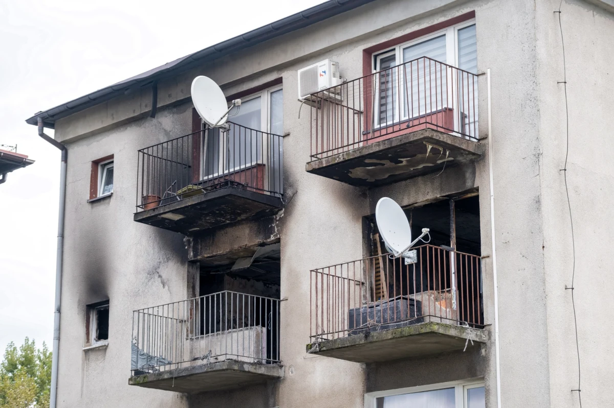 W niedzielę rano - w Rybniku - w domu wielorodzinnym eksplodowała butla z gazem. Poszkodowane zostały cztery osoby. Z trzypiętrowego budynku przy ulicy Chrobrego w centrum miasta ewakuowano kilkanaście osób.
