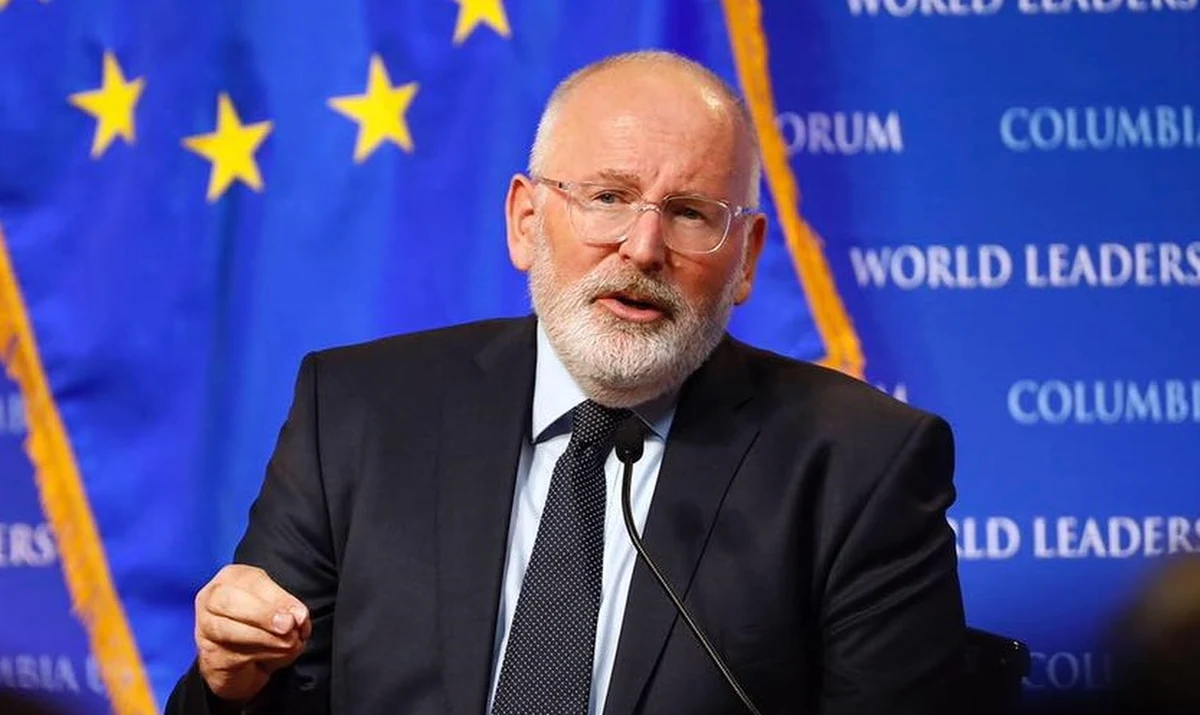​Wiceszef Komisji Europejskiej Frans Timmermans jest na kwarantannie i czeka na wyniki testów na koronawirusa. Polityk w ostatnich dniach miał "bliski kontakt" z osobą zarażoną.