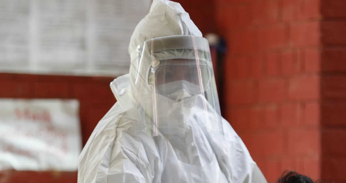 Musimy przywyknąć do wyników z ostatnich dni. Nasza strategia dotycząca zwalczania Covid-19 polega na działaniu punktowym, a nie stawianiu tamy koronawirusowi - powiedział w poniedziałek na konferencji prasowej rzecznik prasowy Ministerstwa Zdrowia Wojciech Andrusiewicz.