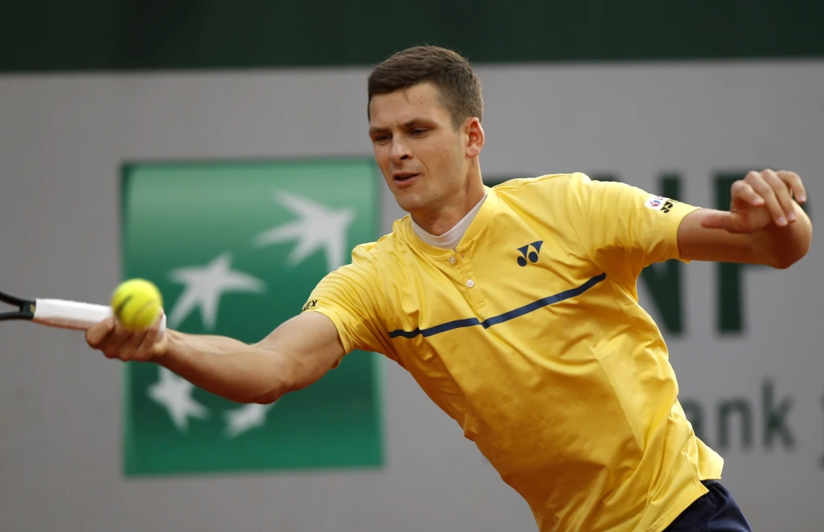 Rozstawiony z numerem 29. Hubert Hurkacz na 1. rundzie zakończył występ w wielkoszlemowym French Open. Wrocławianin przegrał z amerykańskim tenisistą Tennysem Sandgrenem 5:7, 6:2, 6:4, 6:7 (1-7), 9:11. Natomiast Magda Linette przegrała z niżej notowaną Kanadyjką Leylah Fernandez.