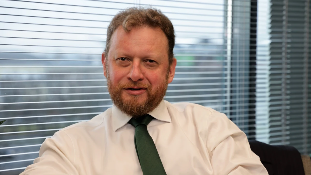 Były minister zdrowia Łukasz Szumowski przechodzi zarażenie koronawirusem łagodnie i bezobjawowo. "Czuje się świetnie” – zdradził w RMF FM senator PiS Stanisław Karczewski. "Wczoraj rozmawiałem z panem ministrem" – powiedział w Porannej rozmowie w RMF FM. Nasi dziennikarze informowali w poniedziałek, że koronawirusem zarażonych jest także kilka osób z najbliższej rodziny Szumowskiego.