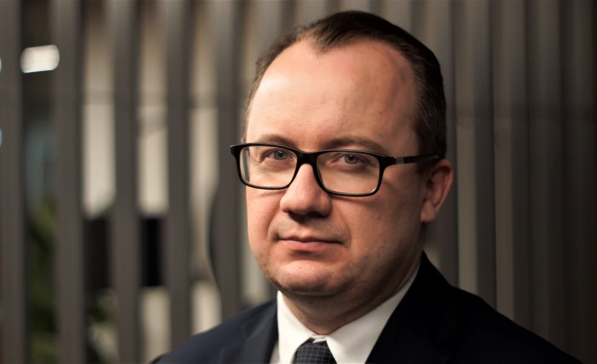 Rzecznik Praw Obywatelskich Adam Bodnar ma pozytywny wynik testu na Covid-19. Czuje się dobrze, przebywa na kwarantannie - poinformowano na stronie biura RPO.
