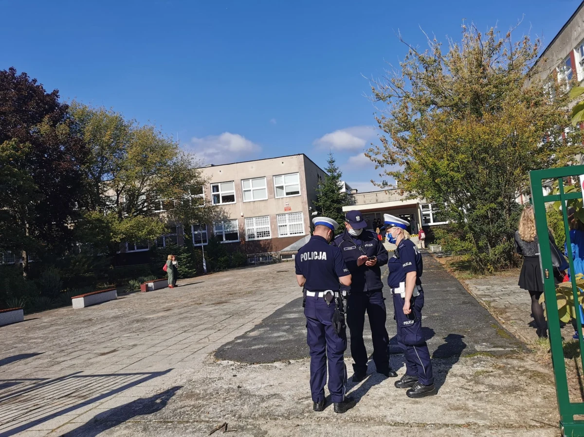 Dramatyczne wydarzenia w V Liceum Ogólnokształcącym w Zielonej Górze. 16-latka przy użyciu dwóch noży zaatakowała o poranku uczniów szkoły. Trzy osoby zostały ranne. 