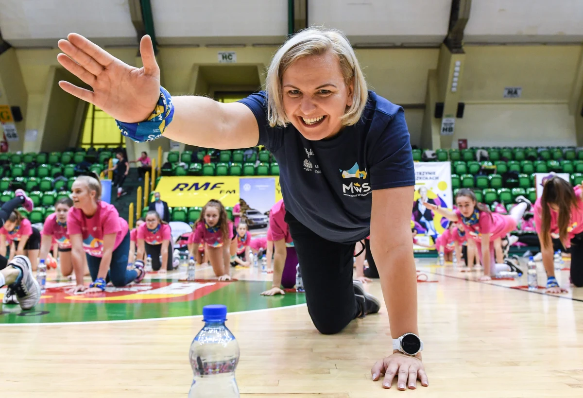 Pięć wielkich mistrzyń sportu, a wśród nich trzy mistrzynie olimpijskie, poprowadziły niezwykłą lekcję wychowania fizycznego dla uczennic z Inowrocławia. To była pierwsza odsłona akcji "Mistrzynie w Szkołach", realizowana przez Fundację Otylii Jędrzejczak.