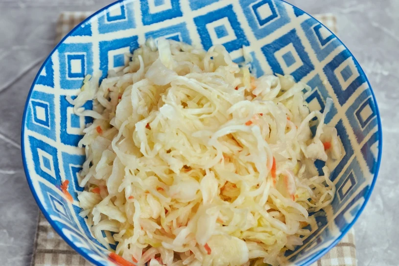 Pół szklanki dziennie na zimowe problemy. Znikną wypryski, wróci napięcie