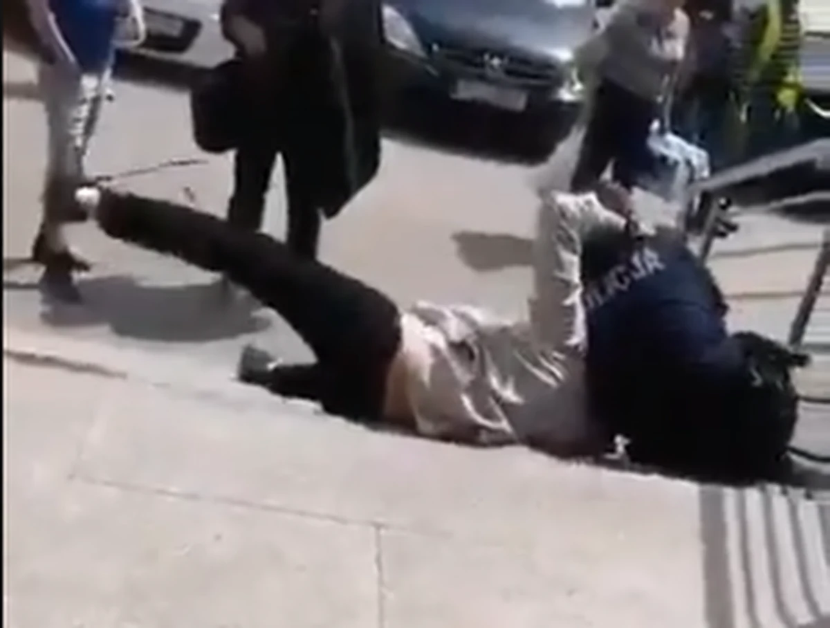 Sąd Rejonowy w Busku-Zdroju umorzył postępowanie wobec miejskiego radnego Łukasza S. Mężczyzna usłyszał zarzut usiłowania zabójstwa policjanta, jednak – jak ustalono - w chwili zdarzenia był niepoczytalny. Sąd zdecydował, że zostanie umieszczony w zakładzie psychiatrycznym.