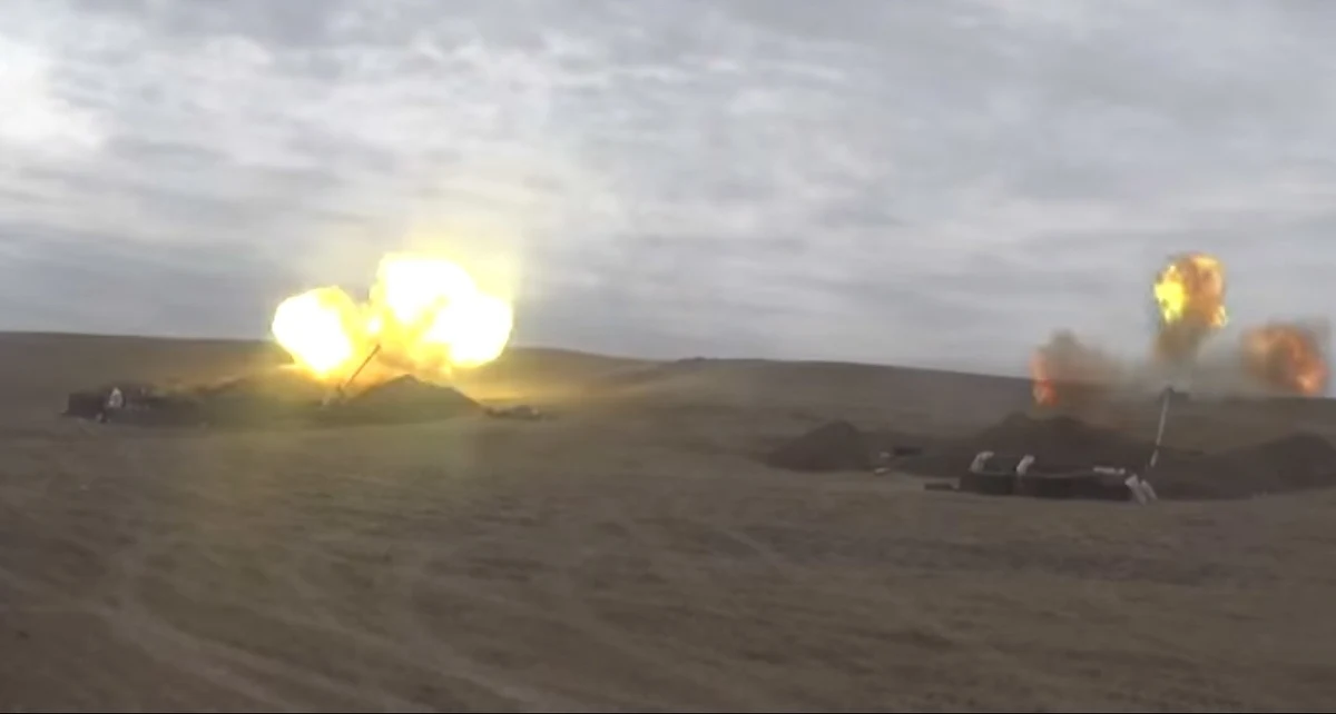 Armenia poinformowała, że turecki myśliwiec F-16 zestrzelił w jej przestrzeni powietrznej armeński samolot bojowy Su-25. Według ministerstwa obrony w Erywaniu zginął pilot maszyny. Turcja i Azerbejdżan zaprzeczają. 