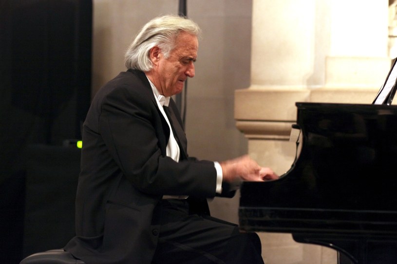 Brazylijski dyrygent i pianista Joao Carlos Martins po raz pierwszy od 20 lat mógł zagrać na fortepianie. W sieci pojawiło się nagranie z pierwszej próby. Trudno powstrzymać łzy. 