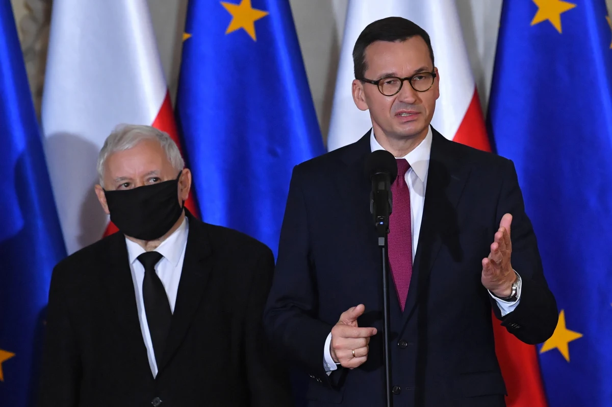 Z półgodzinnym opóźnieniem odbyła się kilkuminutowa konferencja prasowa, na której premier Mateusz Morawiecki potwierdził ustalenia RMF FM dot. zmian w rządzie. Jak podał, nowymi ministrami będą m.in. Grzegorz Puda i Przemysław Czarnek.