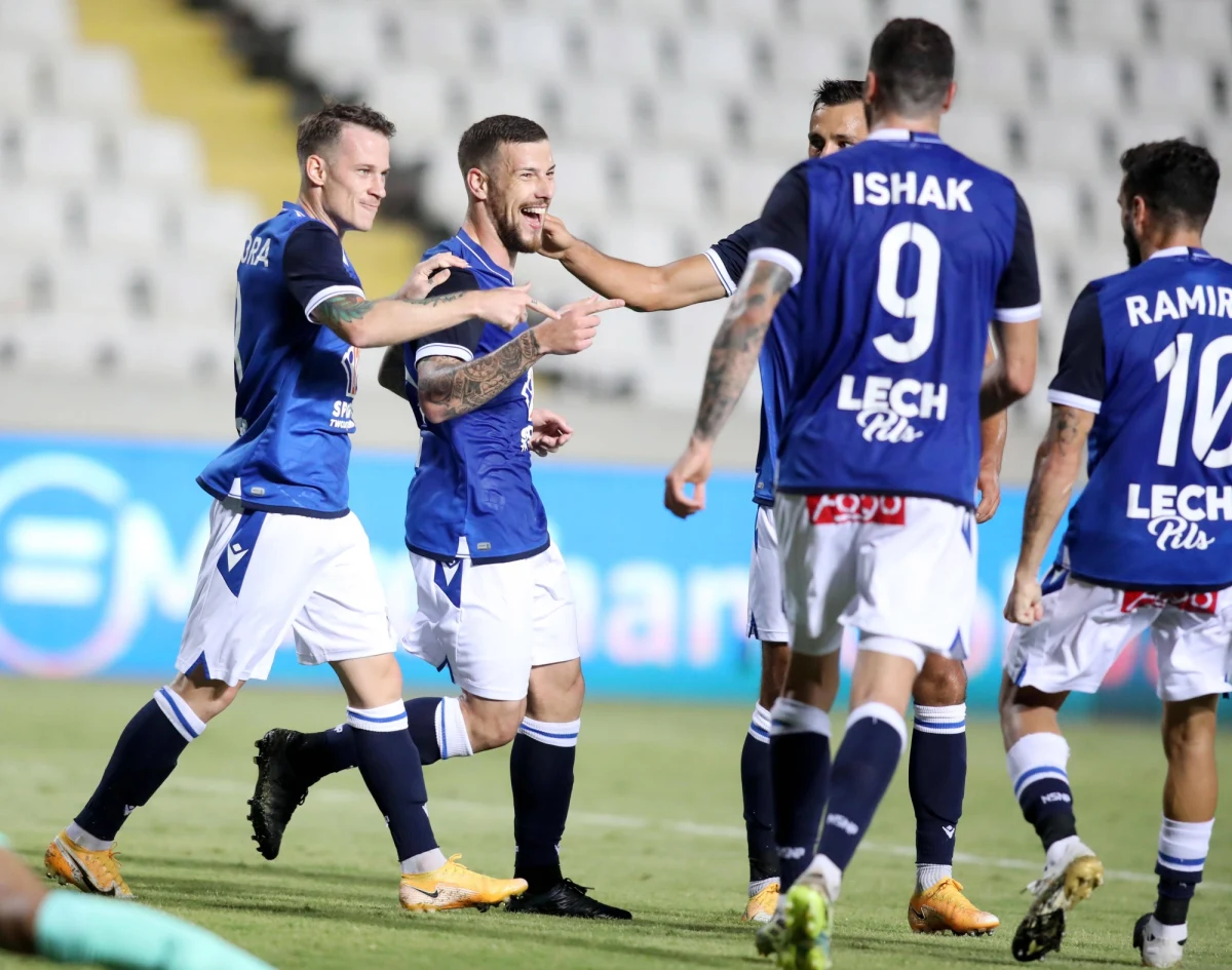 Lech Poznań rozegra dziś ostatnie spotkanie eliminacji piłkarskiej Ligi Europy. Rywalem drużyny z Wielkopolski będzie Royal Charleroi – lider belgijskiej ekstraklasy. Lech w trzech rundach eliminacji Ligi Europy nie stracił jeszcze gola. Pierwszy gwizdek meczu czwartej rundy kwalifikacji pomiędzy Lechem a Charleroi - o 19:00.