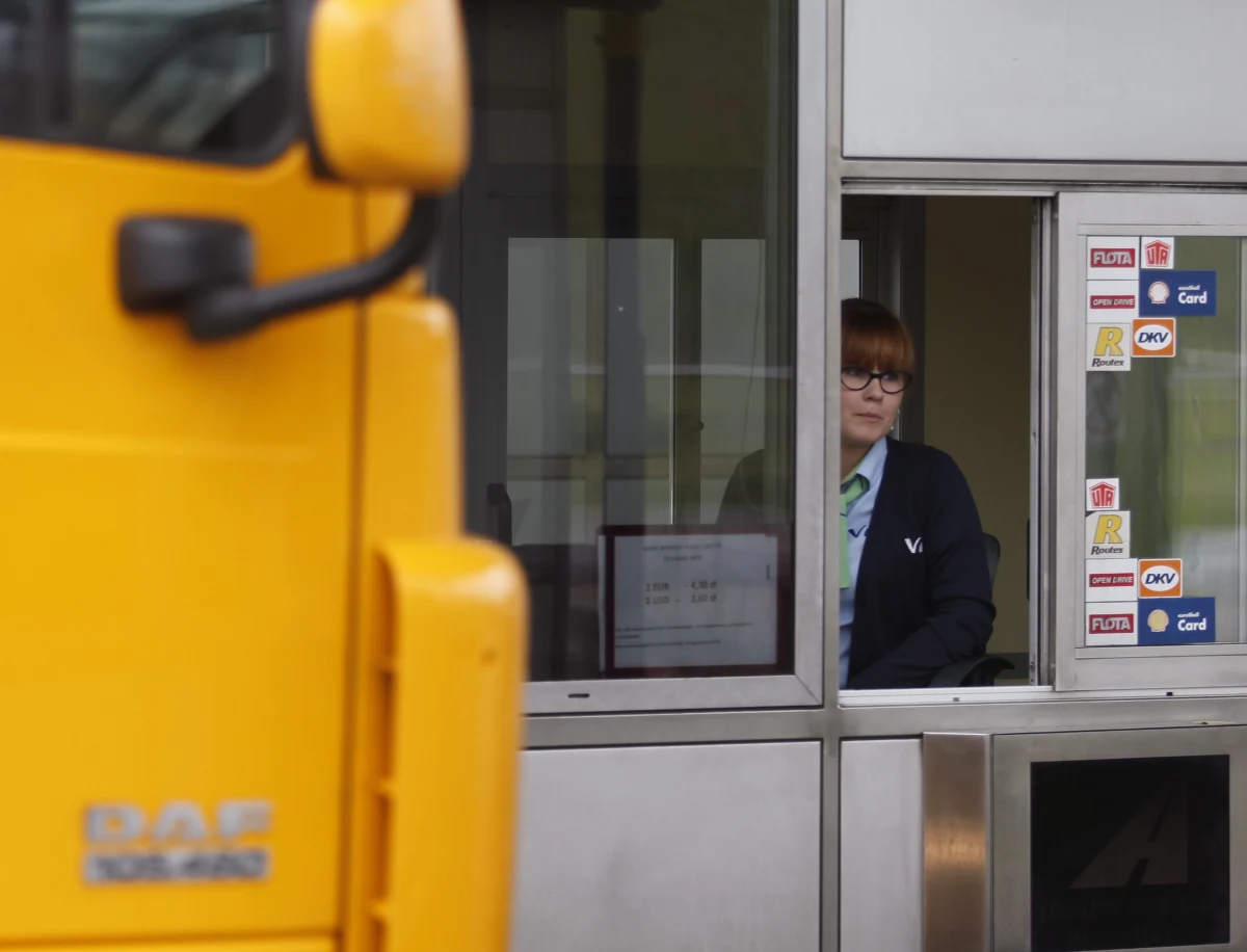 12 złotych od dziś zapłacimy na bramkach za przejazd autem osobowym autostradą A4 Katowice-Kraków. Opłata jest wyższa o 2 złote. 